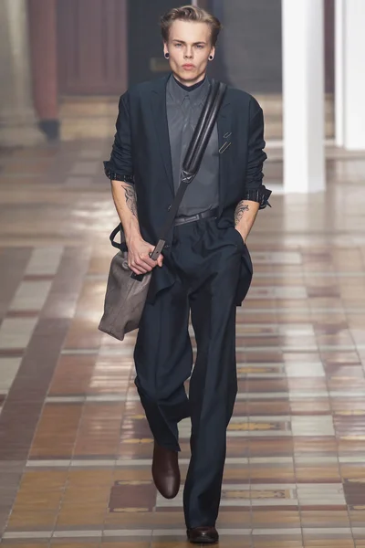 Look 1
